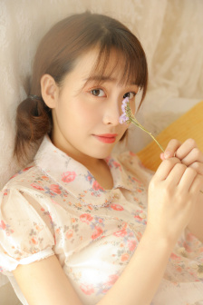 一点遮挡都没有的美女